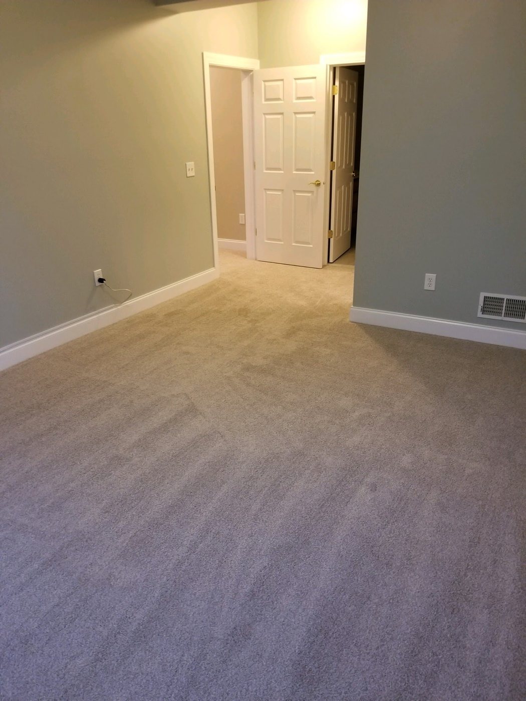 Soft plush carpet in a comfortable bedroom